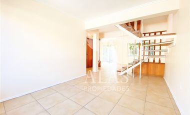 Casa en Arriendo en Metro Dominicos | Casa Arriendo (4D3B) | Las Condes | Alas Propiedades