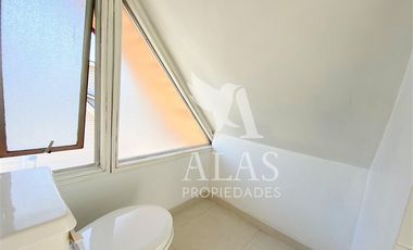 Casa en Arriendo en Metro Dominicos | Casa Arriendo (4D3B) | Las Condes | Alas Propiedades