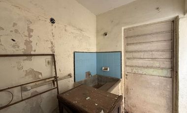 CASA A REFACCIONAR EN JOSE QUINTANA 3357