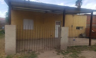 CASA 2 DORMITORIOS COCHERA Y PATIO en SANTO TOMÉ