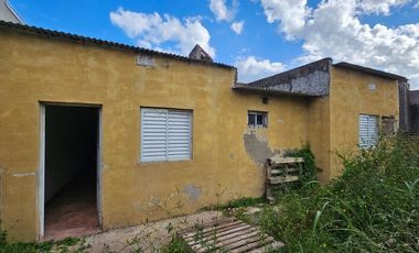 CASA 2 DORMITORIOS COCHERA Y PATIO en SANTO TOMÉ