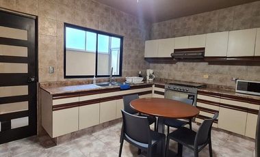 Casa venta colonia  Roble Norte,  con alberca