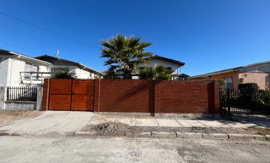 SE VENDE PROPIEDA REMODELADA EN CARTAGENA