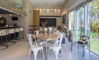 Preciosa casa en venta en Bosques de la Herradura