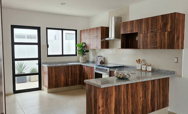 Casa Moderna en Mirador del Lago | 3 Niveles + Estudio | Gran Plusvalía