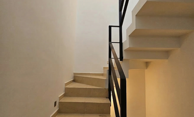 Casa Moderna en Mirador del Lago | 3 Niveles + Estudio | Gran Plusvalía