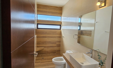 Casa Moderna en Mirador del Lago | 3 Niveles + Estudio | Gran Plusvalía