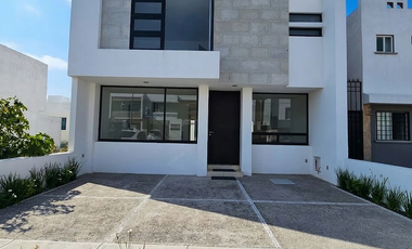 Casa Moderna en Mirador del Lago | 3 Niveles + Estudio | Gran Plusvalía