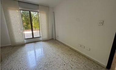 CASA AMPLIA Y RODEADA DE VERDE  EN UNIDAD EN PANCE