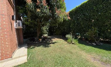 CASA AMPLIA Y RODEADA DE VERDE  EN UNIDAD EN PANCE