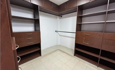 CASA AMPLIA Y RODEADA DE VERDE  EN UNIDAD EN PANCE