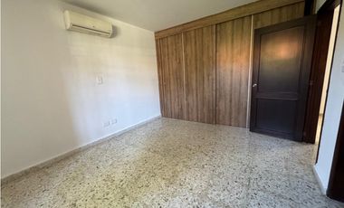 CASA AMPLIA Y RODEADA DE VERDE  EN UNIDAD EN PANCE
