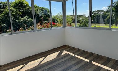 CASA AMPLIA Y RODEADA DE VERDE  EN UNIDAD EN PANCE