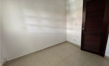 CASA AMPLIA Y RODEADA DE VERDE  EN UNIDAD EN PANCE