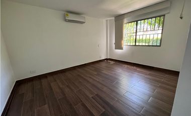 CASA AMPLIA Y RODEADA DE VERDE  EN UNIDAD EN PANCE