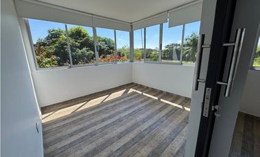 CASA AMPLIA Y RODEADA DE VERDE  EN UNIDAD EN PANCE