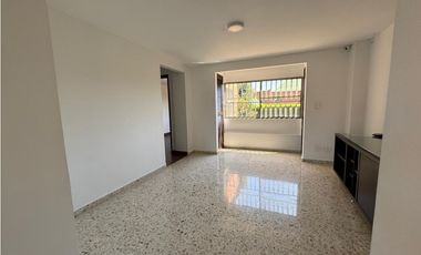 CASA AMPLIA Y RODEADA DE VERDE  EN UNIDAD EN PANCE