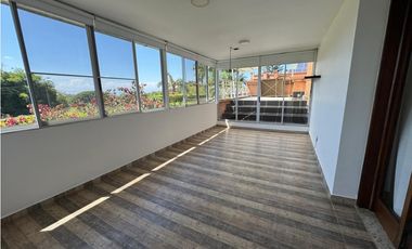 CASA AMPLIA Y RODEADA DE VERDE  EN UNIDAD EN PANCE