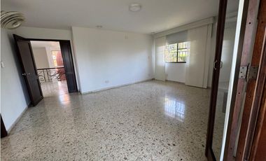CASA AMPLIA Y RODEADA DE VERDE  EN UNIDAD EN PANCE