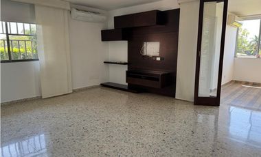 CASA AMPLIA Y RODEADA DE VERDE  EN UNIDAD EN PANCE