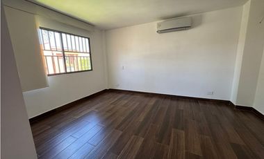 CASA AMPLIA Y RODEADA DE VERDE  EN UNIDAD EN PANCE