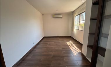 CASA AMPLIA Y RODEADA DE VERDE  EN UNIDAD EN PANCE