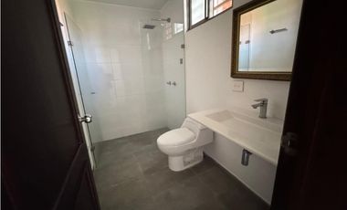 CASA AMPLIA Y RODEADA DE VERDE  EN UNIDAD EN PANCE