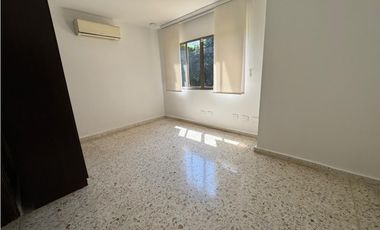 CASA AMPLIA Y RODEADA DE VERDE  EN UNIDAD EN PANCE