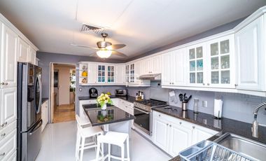 Casa Amueblada en Venta en Isla Dorada