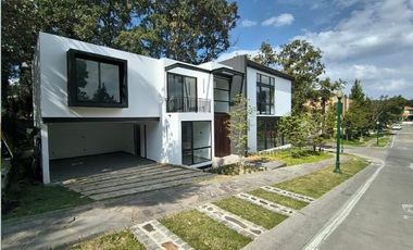 Residencia Sofía en El Cielo Country Club: Elegancia y Vida de Alto Nivel