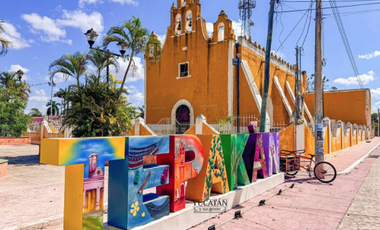 Casa con Amplio Terreno en Esquina en Venta en Tepakan