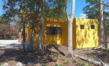 Casa con Amplio Terreno en Esquina en Venta en Tepakan