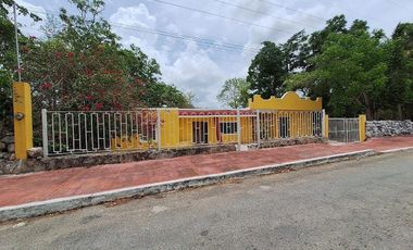 Casa con Amplio Terreno en Esquina en Venta en Tepakan