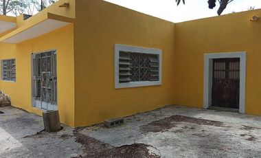 Casa con Amplio Terreno en Esquina en Venta en Tepakan