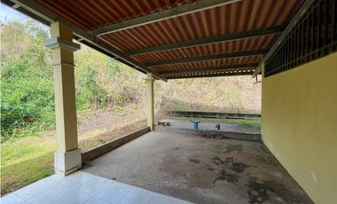 SE VENDE CASA EN PRADERAS DE SAN ANTONIO DE 3 HABITACIONES CON TERRAZA