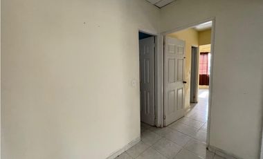 SE VENDE CASA EN PRADERAS DE SAN ANTONIO DE 3 HABITACIONES CON TERRAZA