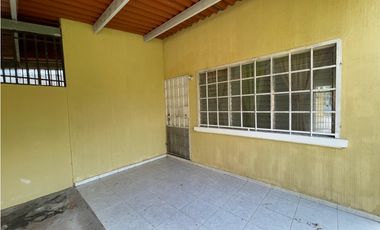 SE VENDE CASA EN PRADERAS DE SAN ANTONIO DE 3 HABITACIONES CON TERRAZA