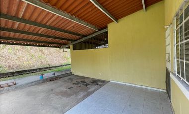 SE VENDE CASA EN PRADERAS DE SAN ANTONIO DE 3 HABITACIONES CON TERRAZA