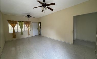 SE VENDE CASA EN PRADERAS DE SAN ANTONIO DE 3 HABITACIONES CON TERRAZA