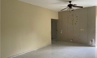 SE VENDE CASA EN PRADERAS DE SAN ANTONIO DE 3 HABITACIONES CON TERRAZA