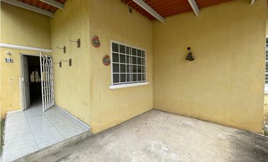 SE VENDE CASA EN PRADERAS DE SAN ANTONIO DE 3 HABITACIONES CON TERRAZA