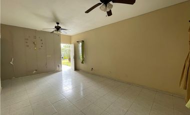 SE VENDE CASA EN PRADERAS DE SAN ANTONIO DE 3 HABITACIONES CON TERRAZA