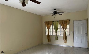 SE VENDE CASA EN PRADERAS DE SAN ANTONIO DE 3 HABITACIONES CON TERRAZA