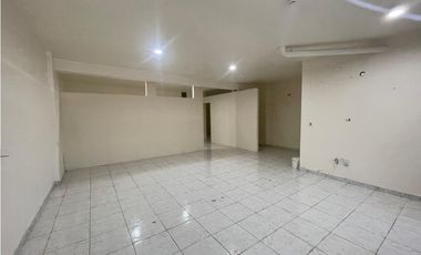 ALQUILE DE LOCAL COMERCIAL EN PH TORRES DEL CRISOL I EN PISO BAJO