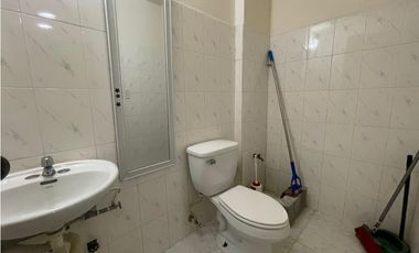 ALQUILE DE LOCAL COMERCIAL EN PH TORRES DEL CRISOL I EN PISO BAJO