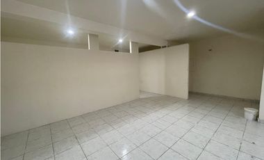 ALQUILE DE LOCAL COMERCIAL EN PH TORRES DEL CRISOL I EN PISO BAJO