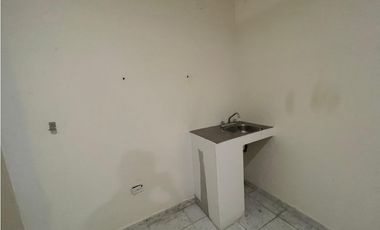 ALQUILE DE LOCAL COMERCIAL EN PH TORRES DEL CRISOL I EN PISO BAJO