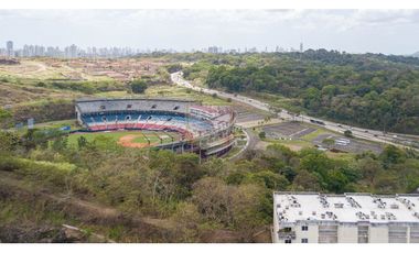VENTA DE OPORTUNIDAD, APTO CON JARDN EN ALTAMIRA GARDENS (MC)