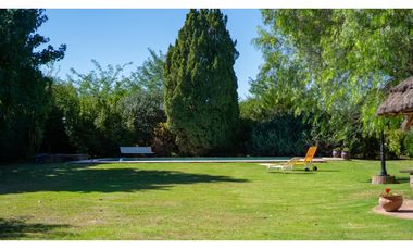 Casa Quinta Con Piscina Y Gran Parque En Luján Lote De 1.958 M²- Lujan