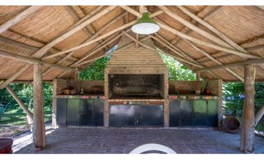 Casa Quinta Con Piscina Y Gran Parque En Luján Lote De 1.958 M²- Lujan